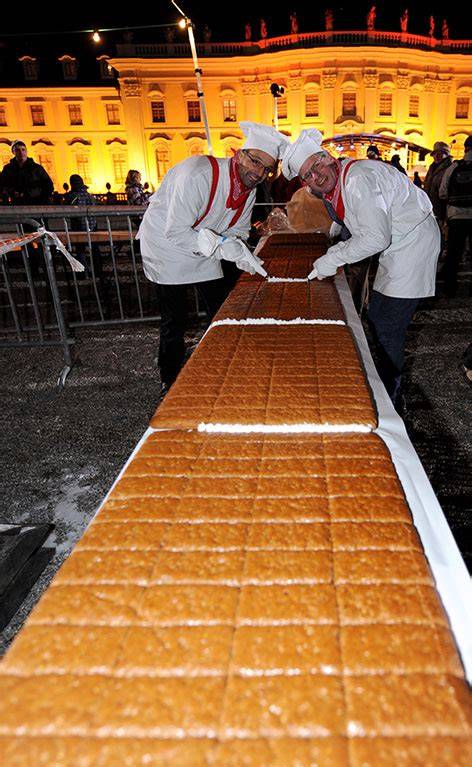 Der weltweit größte Lebkuchen - 15 Meter lang und 12 Zentner schwer