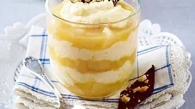 Desserschälchen mit Birnenkompott und Pudding