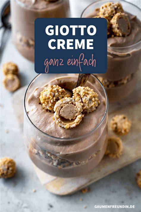 Dessertgläser mit Giotto Creme, Himbeerpüree und Dekoration