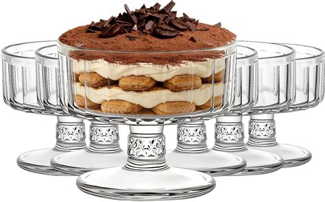 Dessertgläser und festliche Präsentation