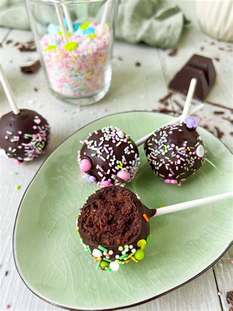 Desserts aus Kuchenresten (Trifle, Cake Pops, Rumkugeln)