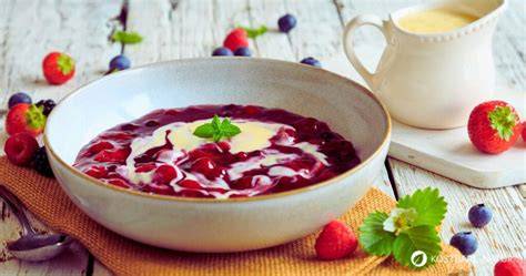 Dessertteller: Heidelbeeren im Sommer, Festkuchen im Winter