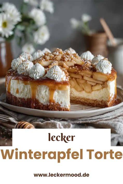 Detail: Sahnetuffs und Zimtstaub auf Apfel-Pudding-Schicht