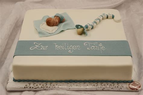 Detail einer Tauftorte mit Namen und Taufdatum