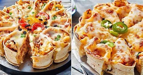 Detailfoto einer angeschnittenen Tortilla Torte mit geschmolzenem Käse