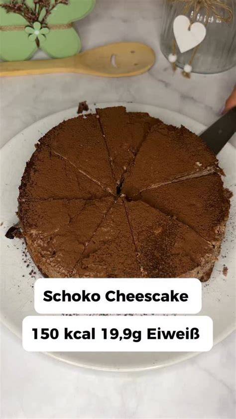 Detailfoto von einer aufgeschnittenen süßen Schoko-Maultasche