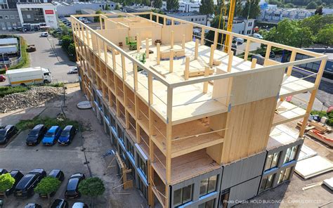 Details eines modularen mehrstöckigen Etagere-Systems mit runden Platten