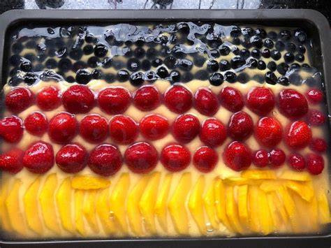 Deutschlandkuchen mit Marzipan-Flagge