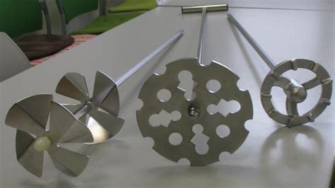 Diagramm: Vergleich verschiedener Honigrührer-Typen (Auf-und-Ab, Profi, RuBee Rasant)