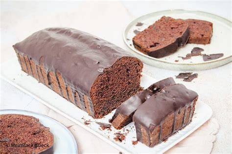 Diana und Kinder beim Backen, Schokokuchen aus dem Ofen