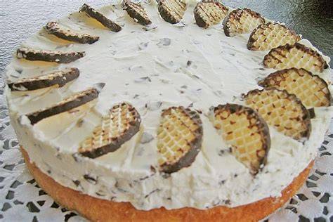 Dickmann Torte dekoriert mit frischen Mandarinen und Schokoraspeln