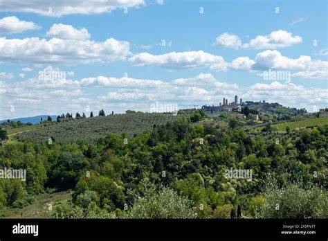 Die mittelalterliche Stadt San Miniato mit Blick auf die toskanischen Hügel