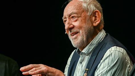 Dieter Hallervorden als Amandus Rosenbach - Porträt und Filmszene