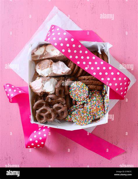 Dip-Auswahl: Obst, Marshmallows, Kekse, Brezeln