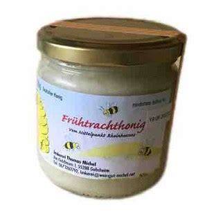 Direkter Farb- und Konsistenzvergleich zwischen Frühtrachthonig und Sommertrachthonig
