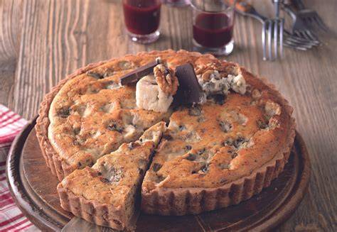 Dirndl-Tarte mit Topfenfüllung und Dirndlsauce