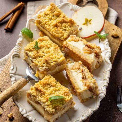 Diverse Blechkuchen: Apfel, Schoko, Käsekuchen