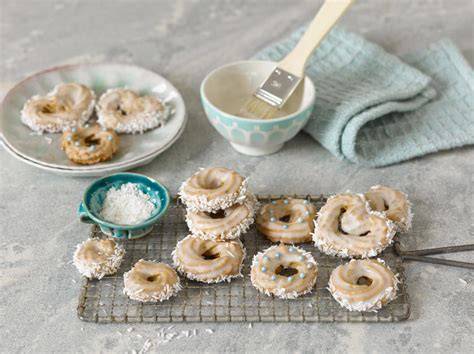 Donut-Kranz auf Kuchenrost