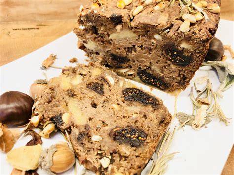 Dose mit Maronencreme und frischen Maroni