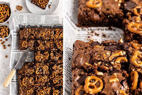 Double Chocolate Brownies mit Brezelstückchen und Salted Caramel Fudge