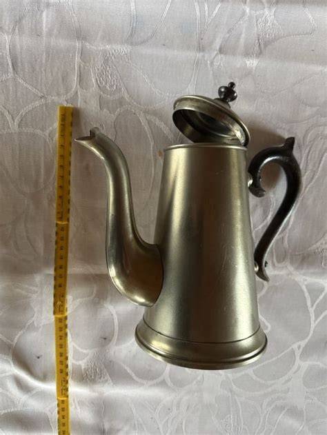 Dröppelmina, die bauchige Kaffeekanne aus Zinn