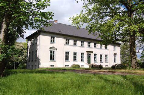 Drehorte: Herrenhaus Altfresenburg, Venedig, Dolomiten