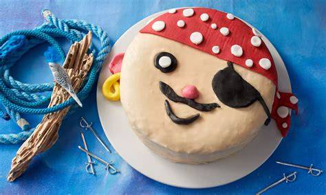 Dreiteilige Luxus-Torten: Piratentorte, Diamanten-Hochzeitstorte und Showtorte
