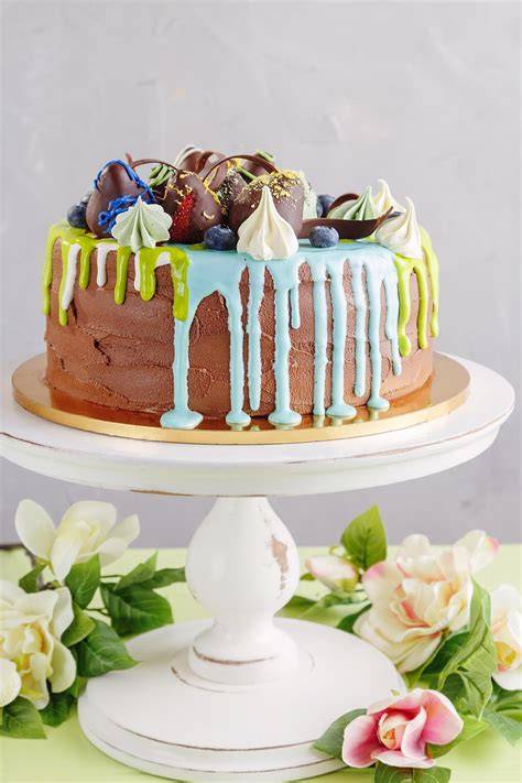 Drip Cake Illustration - tropfende Glasur über einer Torte