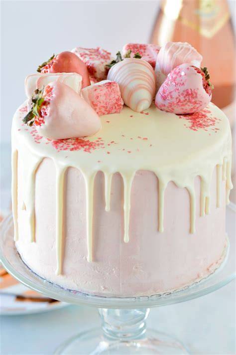 Drip Cake mit Fondant-Perlenrand