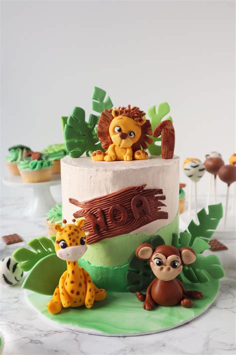 Dschungel-Torte mit Löwenfigur (Zuckerdeko)