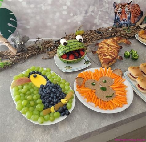 Dschungelparty mit Motivtorte und Tierfiguren