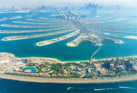 Dubai Stadt mit Schokoladentafel im Vordergrund