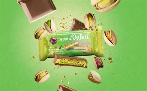 Dubai-Schokolade Verpackung, Pistaziencreme und Social-Media-Posts