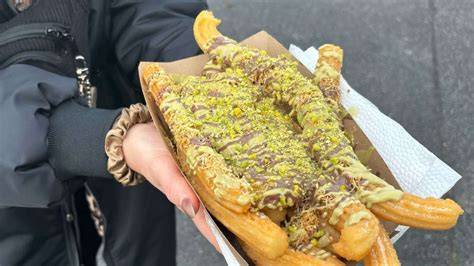 Dubai-Waffel und Dubai-Churros auf dem Weihnachtsmarkt