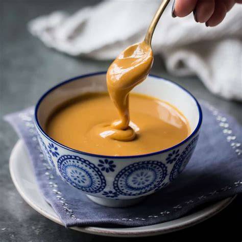 Dulce de Leche als Topping auf Eis und Kuchen