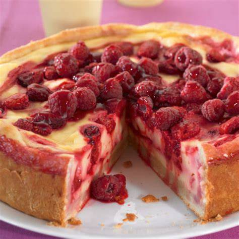 Dunkelroter Kuchen in Springform