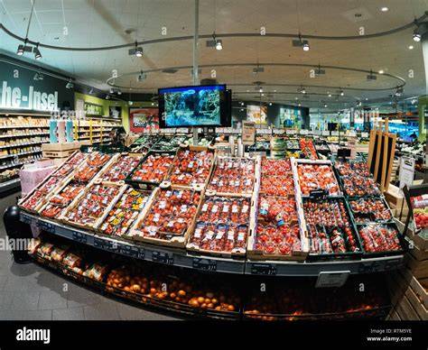 Edeka Supermarkt, Regal mit Keksen