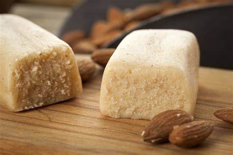 Edelmarzipan vs. handelsübliches Marzipan - Unterschied im Mandelanteil