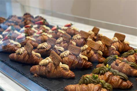 Editionsbeispiel: Verschiedene Croissant-Arten im französischen Supermarkt