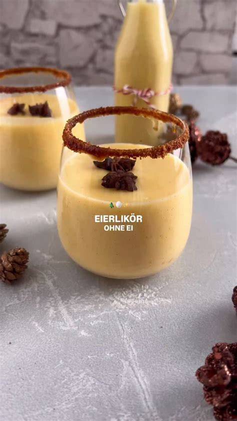 Eier und Vanilleschote als Zutaten für Eierlikör