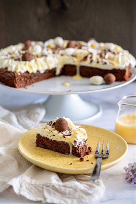 Eierlikör Schokotorte mit Schokoraspeln und Eierlikörspiegel