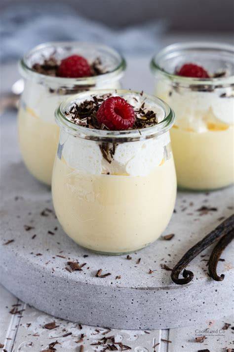 Eierlikör-Dessert mit weißer Schokolade im Glas