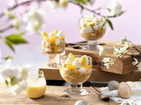 Eierlikör-Schichtdessert mit Schmand und Schokoraspeln