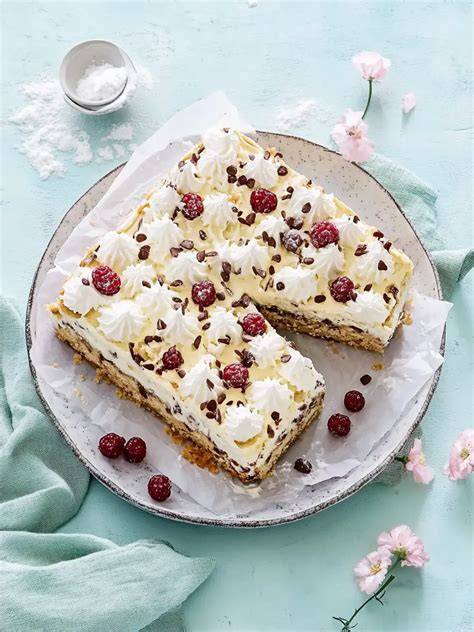 Eierlikör-Stracciatella-Blechkuchen