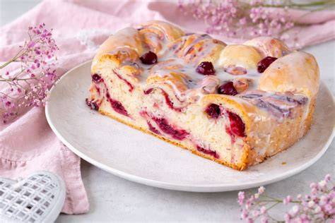 Eifeler Grießtorte mit Hefeteig und Kirschfüllung