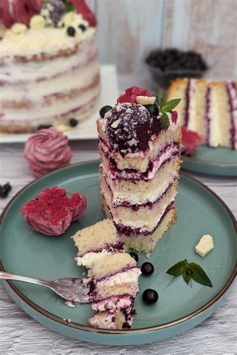 Ein Naked Cake mit Mascarpone und Schokolade gefüllt