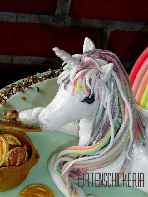 Einhorn-Horn und -Ohren modellieren aus Fondant