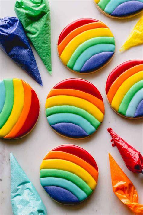 Einhornkekse mit Royal Icing und Regenbogen-Streifen