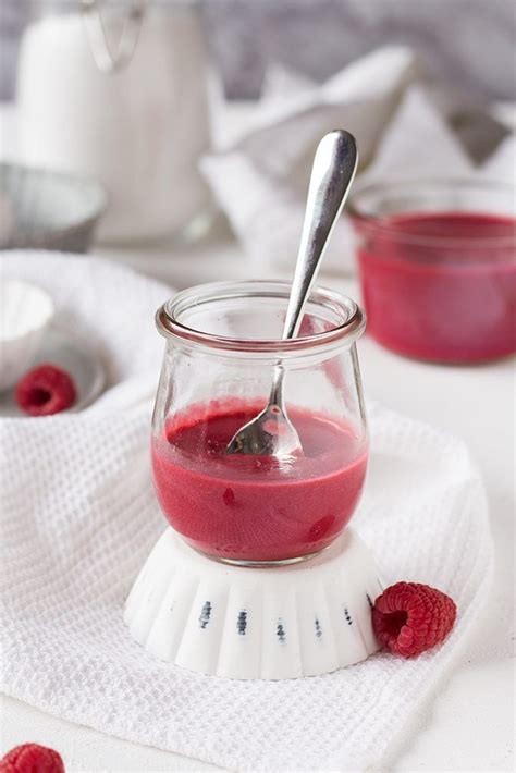 Einmachgläser mit Himbeercurd