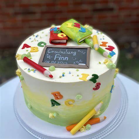 Einschulungstorte mit Fondant-Schultüte